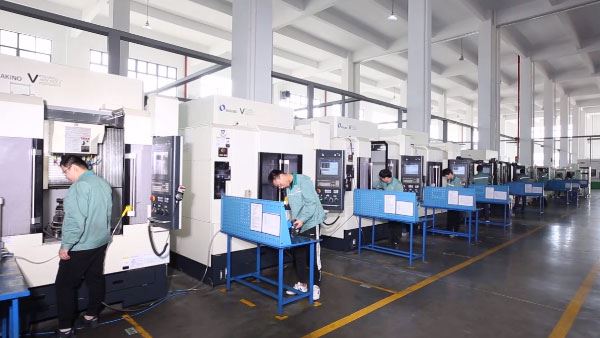 Вертикальные обрабатывающие центры Makino